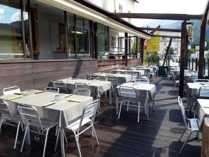 Pizzas, antipasti et spécialités savoureuses vous attendent pour une expérience authentique au cœur des Alpes.